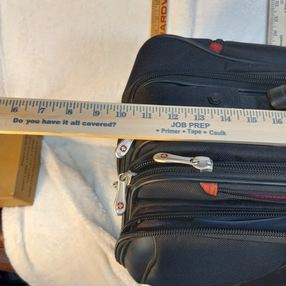 Wenger Swiss Gear Rolling Travel Carry On Laptop Briefcase Bag 17 X 14 Inch